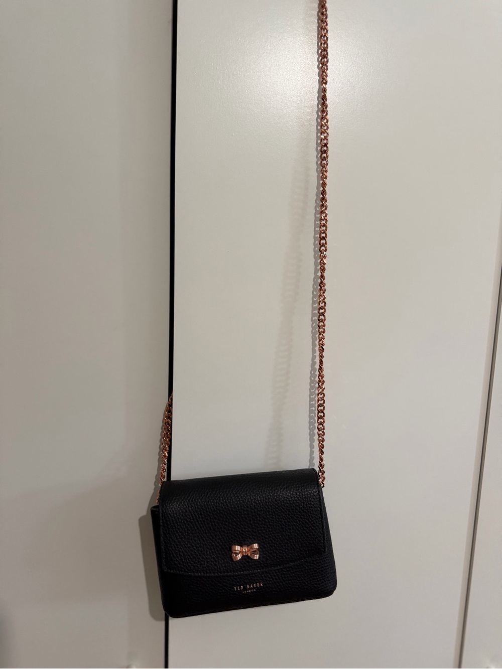 Ted Baker Black Pebbled Leather Crossbody with Rose Gold Chain & Bow - Picture 2 of 4